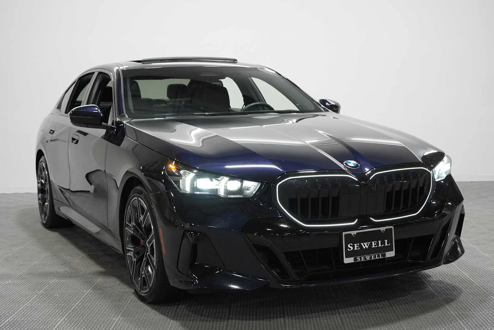 Certified Used 2024 Carbon Black Metallic BMW 530i image 3