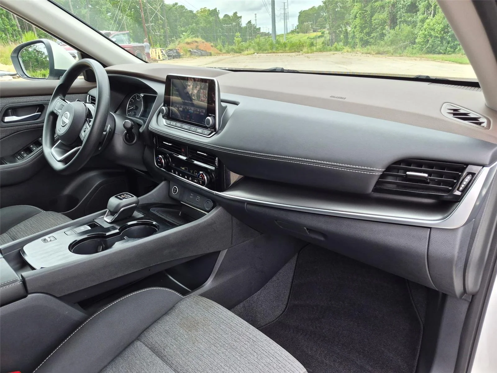 Used 2022 Pearl White Tricoat Nissan SV image 31