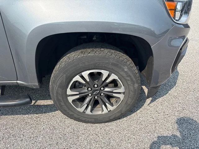 Used 2022 Gray Chevrolet Z71 image 12