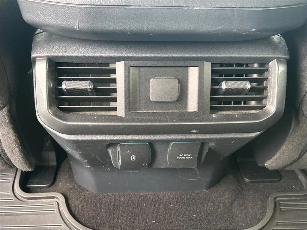 Used 2022 Black Ford XLT image 19