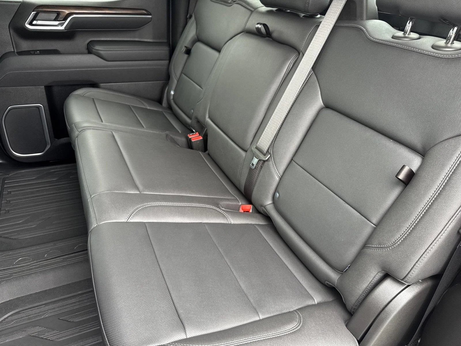 Used 2025 Sterling Metallic GMC SLT image 30