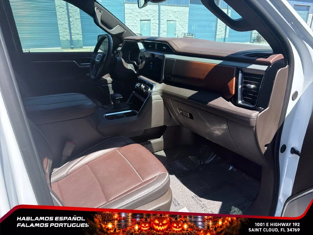 Used 2025 White Frost Tricoat GMC Denali image 33