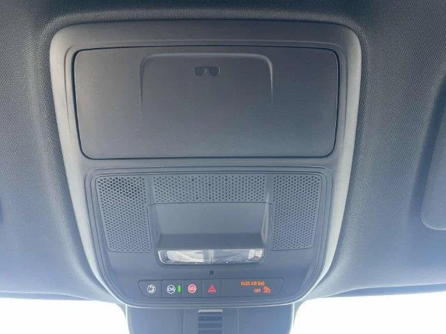 New 2025 Summit White GMC Elevation image 30
