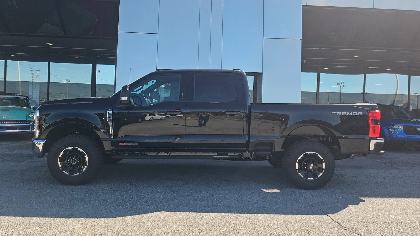 New 2027 Agate Black Metallic Ford XLT 4WD image 2