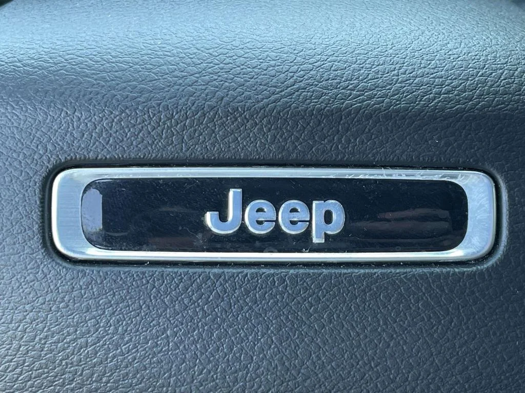 Used 2022 Black Jeep Latitude 4x4 image 28