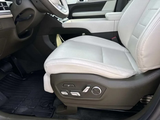 Used 2025 Gray Hyundai Calligraphy image 30