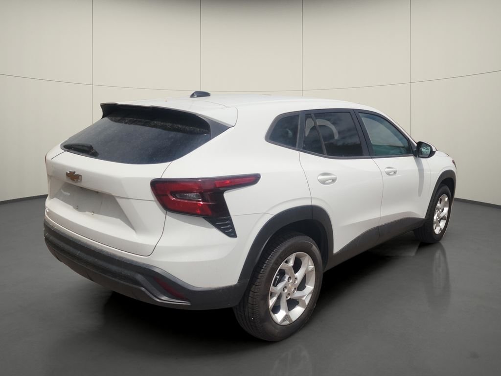 Used 2024 White Chevrolet LS image 7