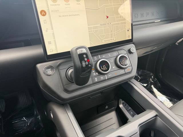 New 2026 Santorini Black Land Rover X-Dynamic SE image 24