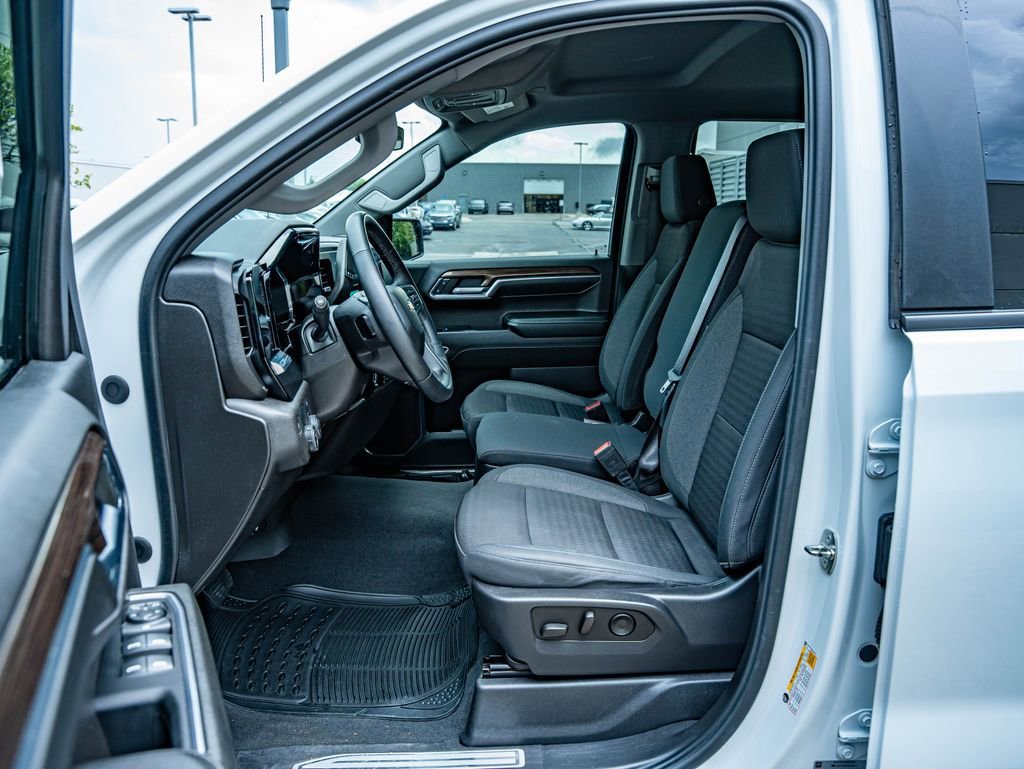 Used 2023 Summit White Chevrolet LT image 30