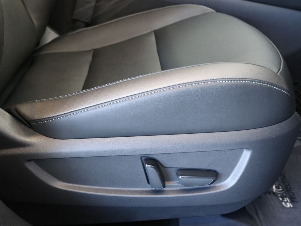 Certified Used 2025 Gray INFINITI LUXE image 33