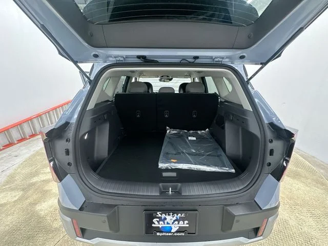 New 2027 Pale Gray Kia S image 20