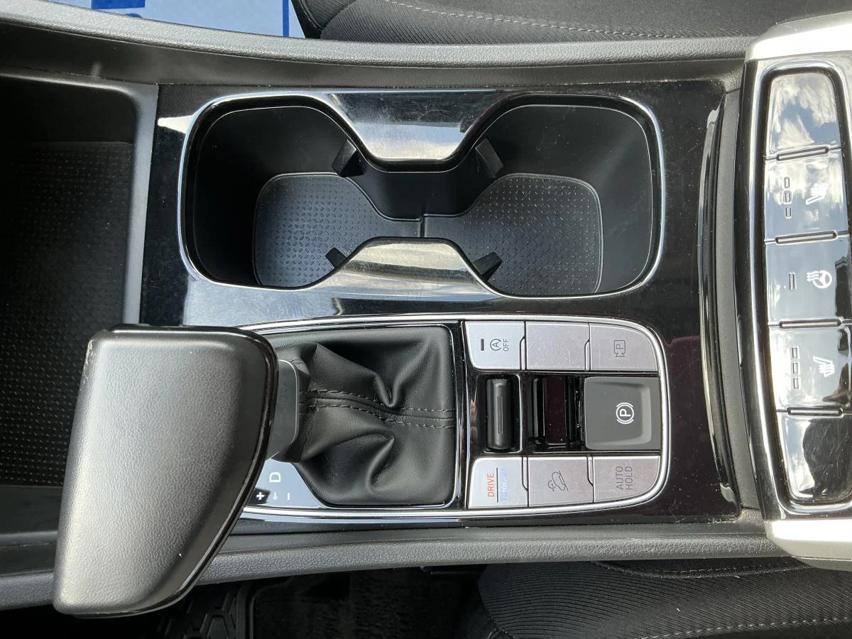 Used 2022 Red Hyundai Preferred image 30