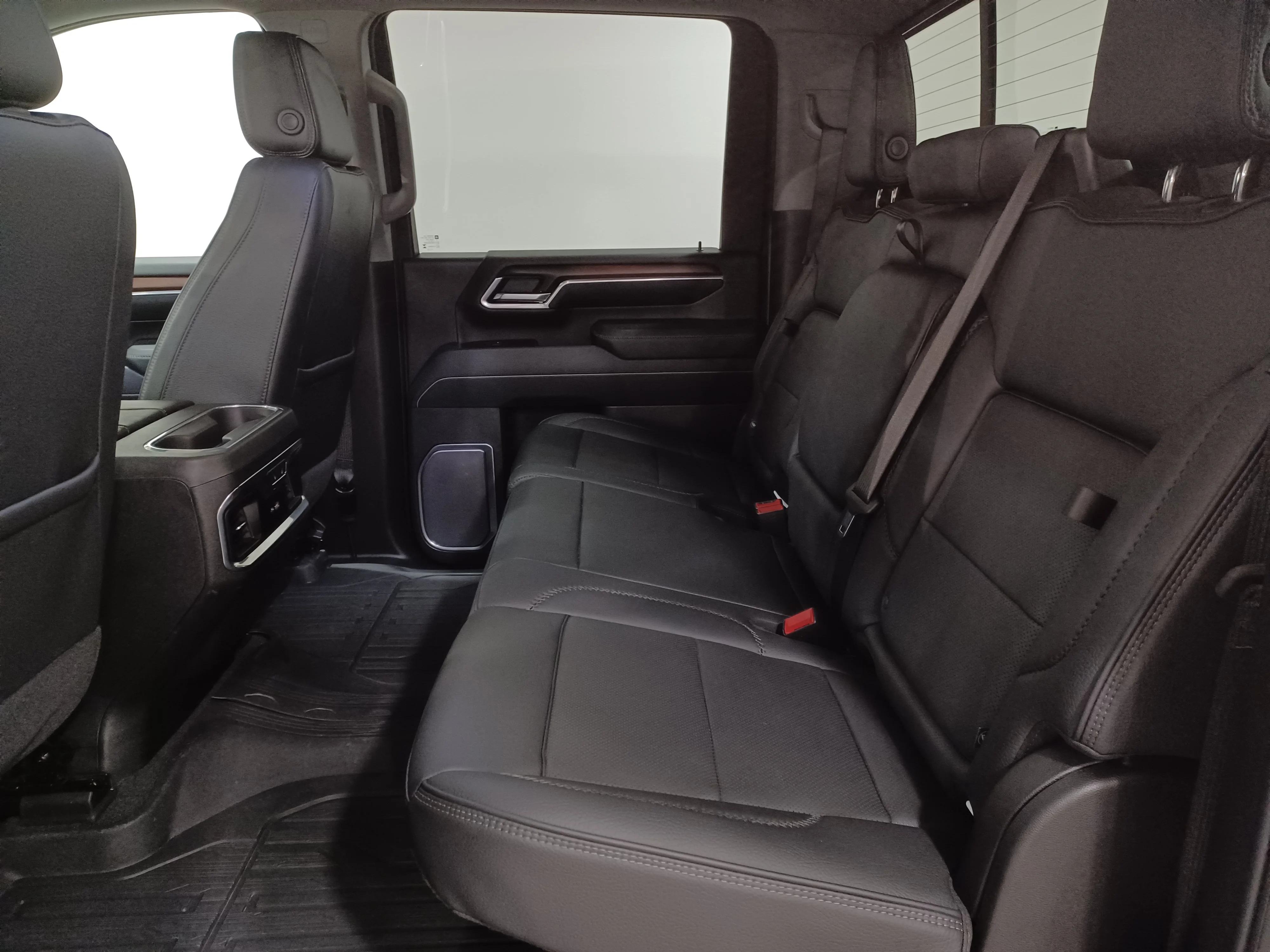 Certified Used 2025 White Frost Tricoat GMC Denali 4WD*No Lux Tax | 6.6L Duramax Diesel | Adapt Cruise | Remote Start | Cooled Leather | Tow Pkg image 11
