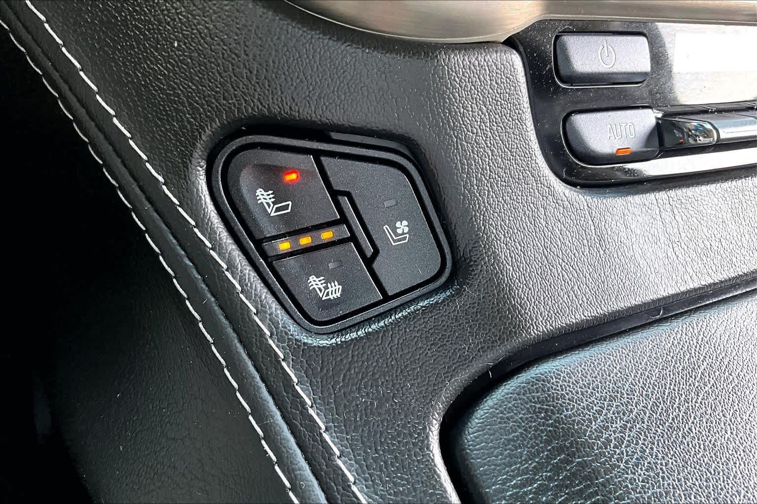 Used 2019 Onyx Black GMC Denali image 35