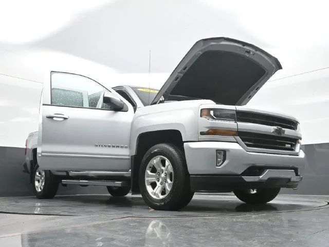 Used 2018 SILVER ICE METALLIC Chevrolet LT image 32