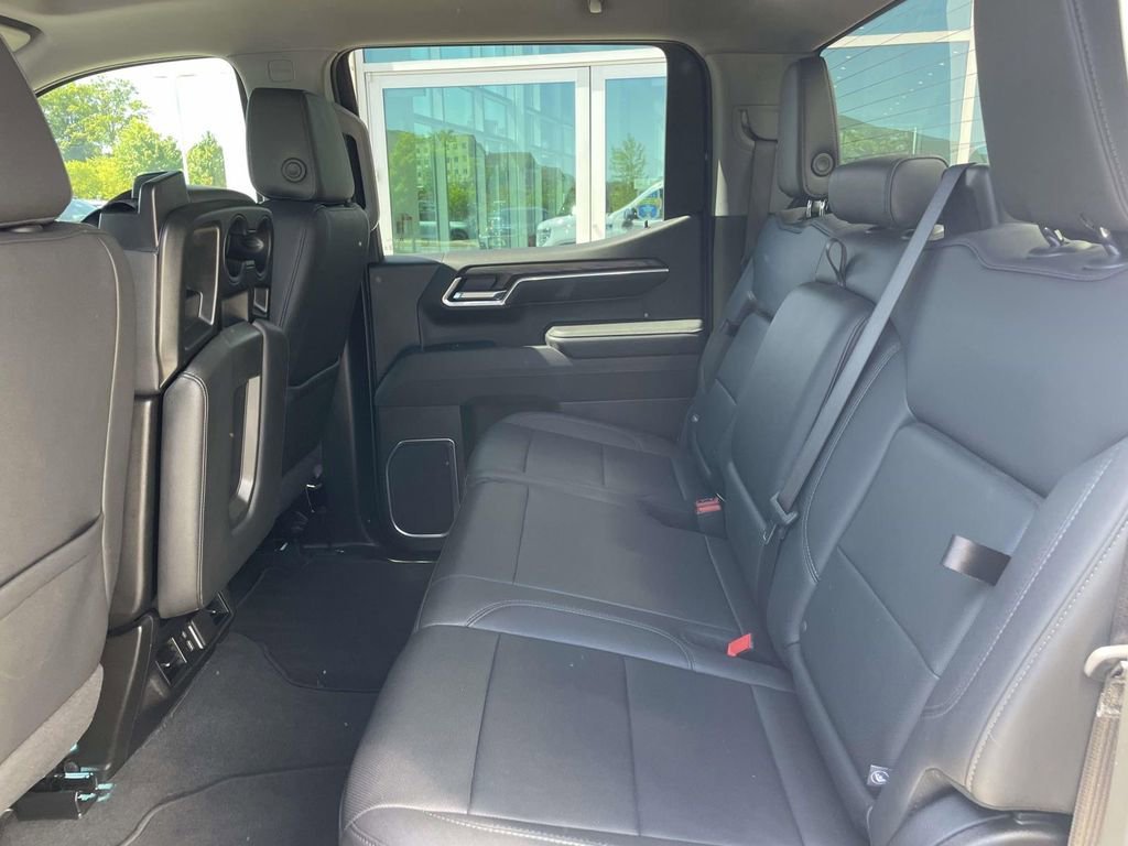 2025 GMC Sierra 1500 SLT - Photo 10