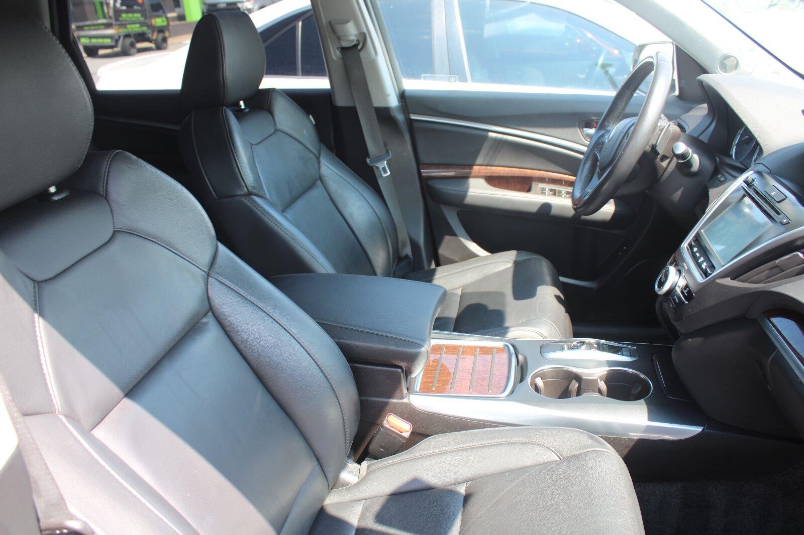Used 2018 White Diamond Pearl Acura w/Technology Pkg image 4