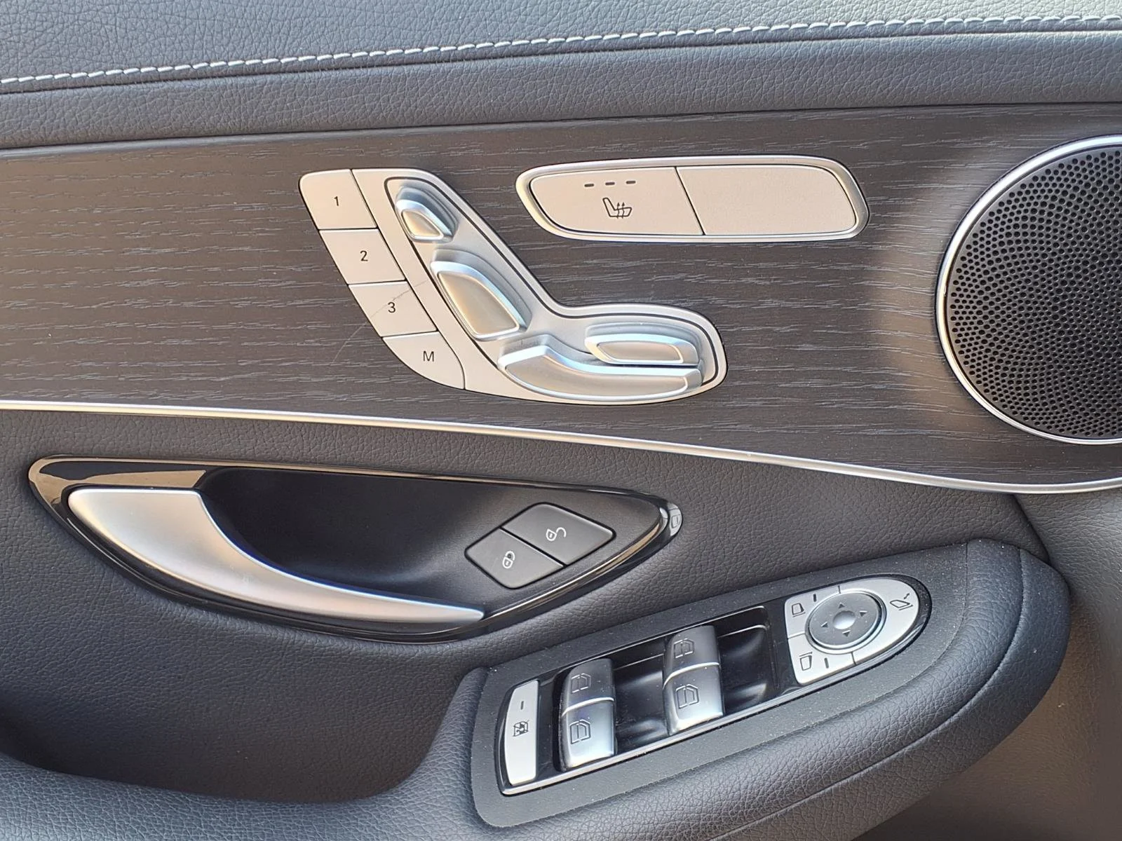 Used 2023 Black Mercedes-Benz GLC 300 image 21