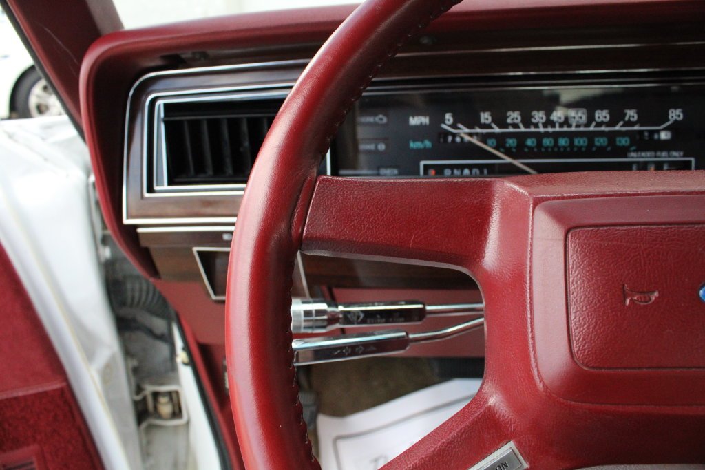 Used 1987 White Ford LX image 10
