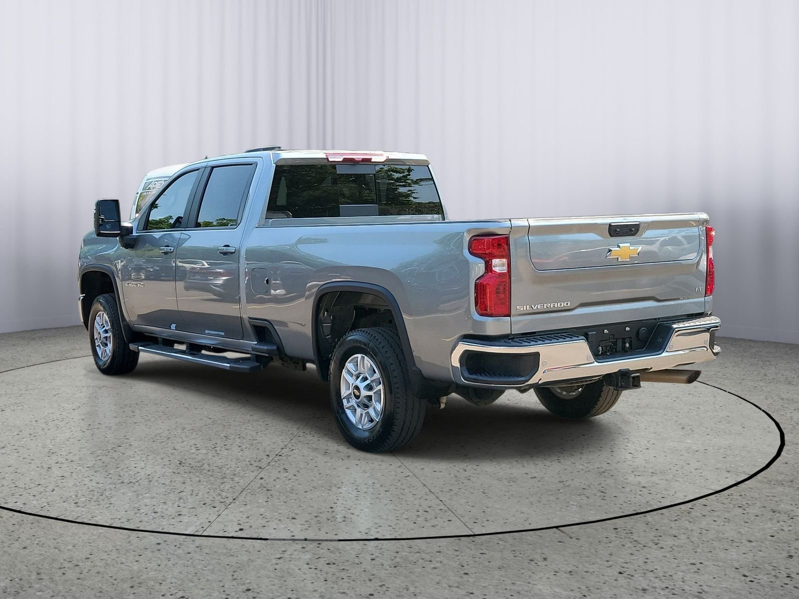 Used 2025 Gray Chevrolet LT image 4
