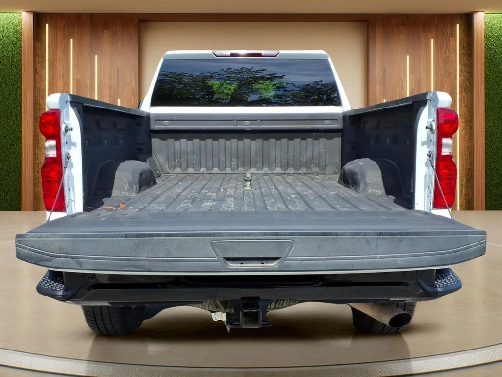 Used 2024 White Chevrolet Custom image 31