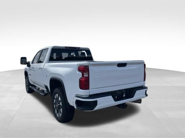 Used 2021 SUMMIT WHITE Chevrolet LT image 3