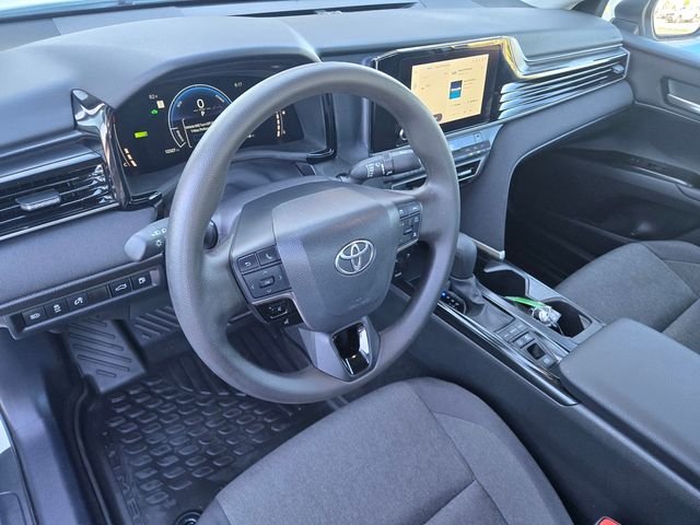 Used 2025 White Toyota LE image 10