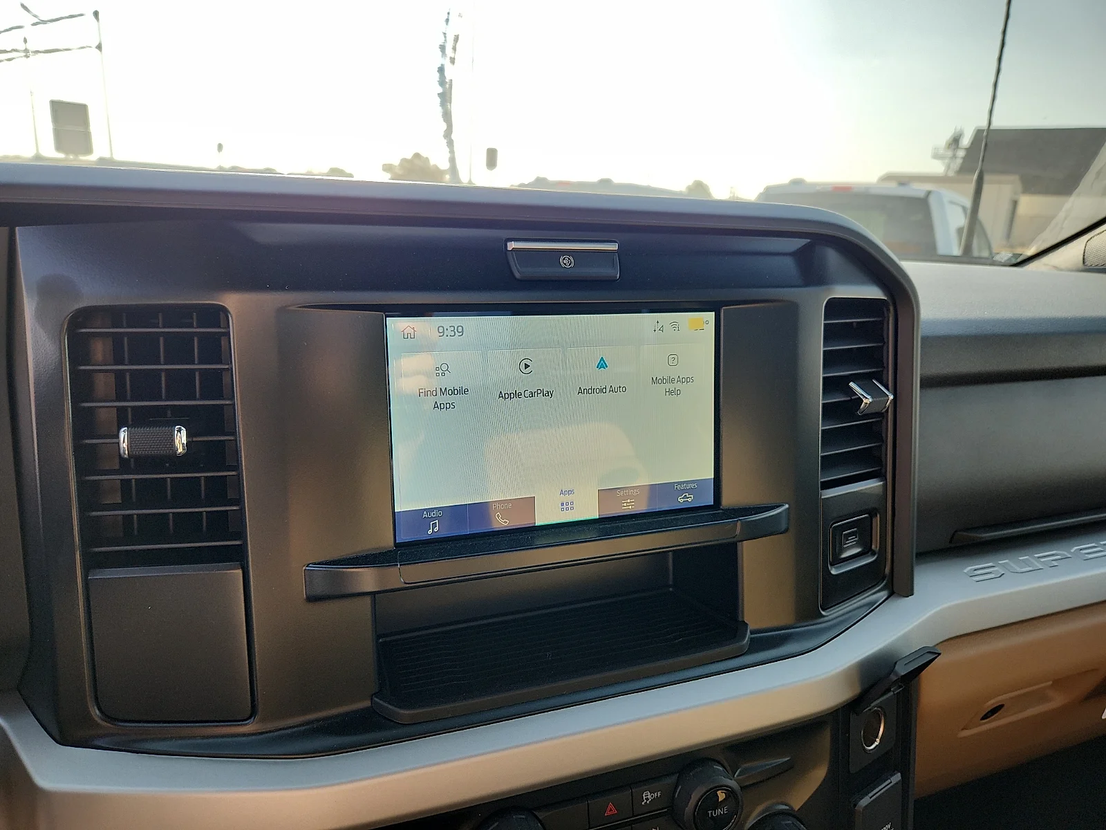 New 2027 Oxford White Ford XLT image 24