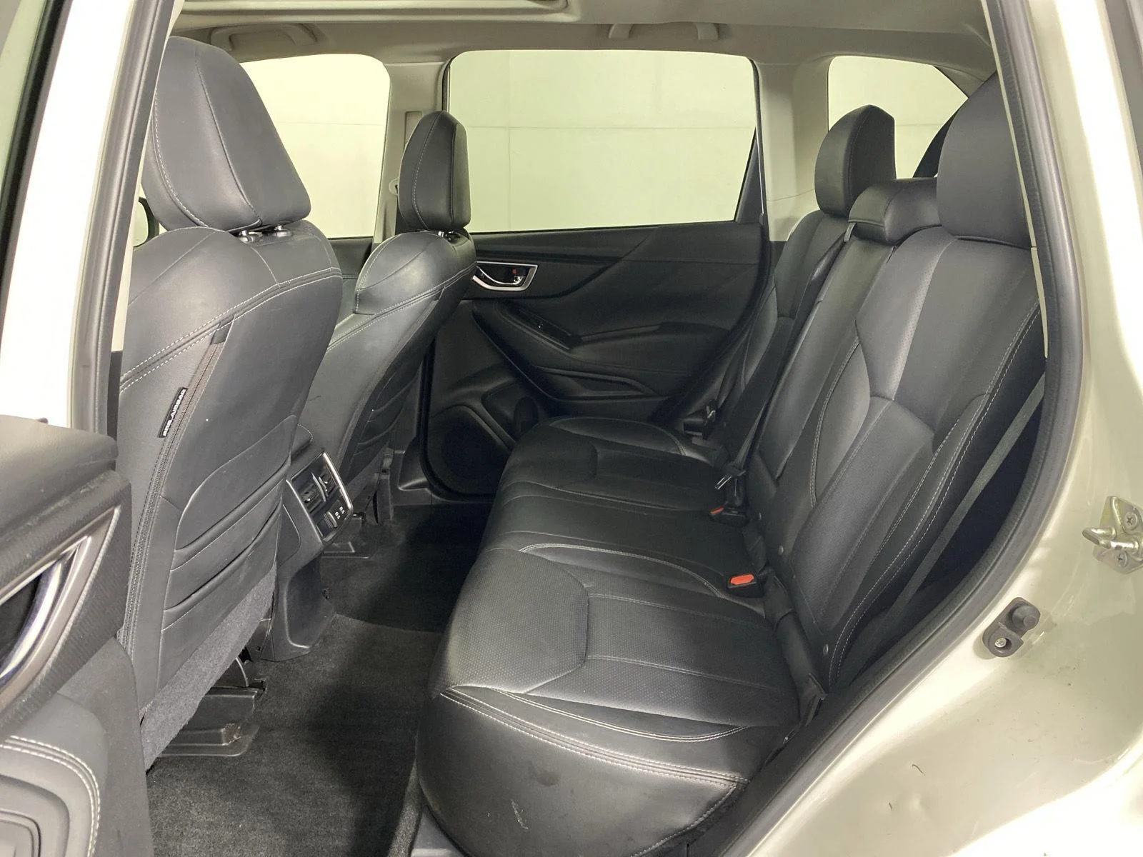 Used 2019 Crystal White Pearl Subaru Limited image 24