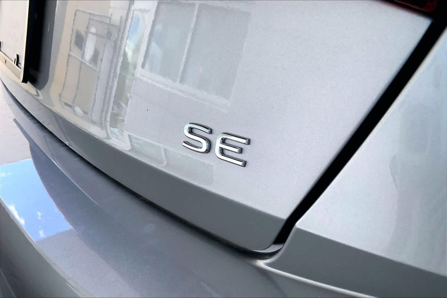 New 2026 Pyrite Silver Metallic Volkswagen SE image 15