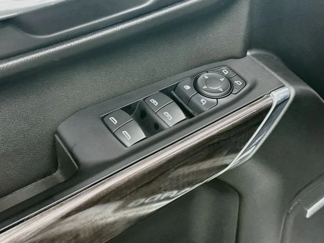 Certified Used 2019 Iridescent Pearl Tricoat Chevrolet LTZ image 18