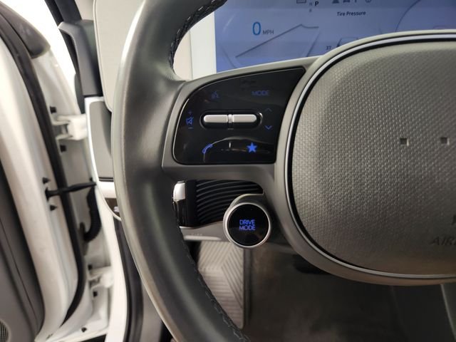 Certified Used 2024 White Hyundai SE image 23