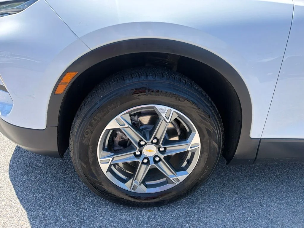 Used 2023 White Chevrolet LT image 10