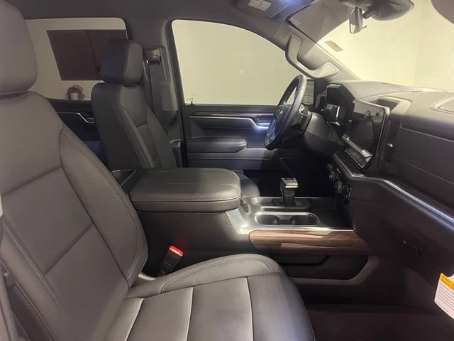 Used 2026 Summit White Chevrolet LT image 22