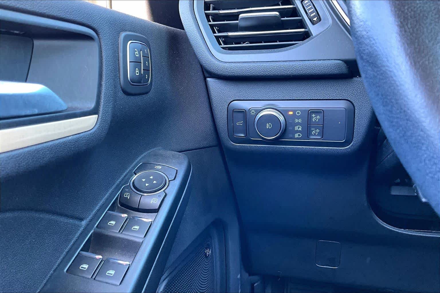 Used 2022 Agate Black Metallic Ford Titanium image 32