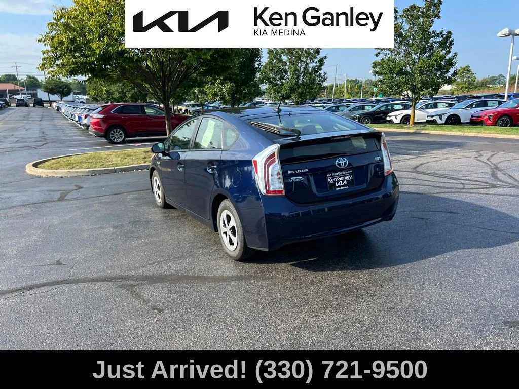 Used 2013 Blue Toyota Three image 7