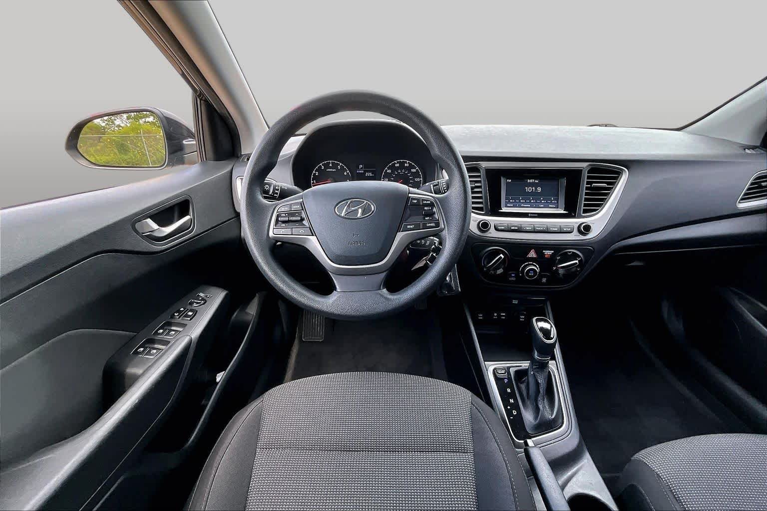 Used 2021 Absolute Black Hyundai SE image 6
