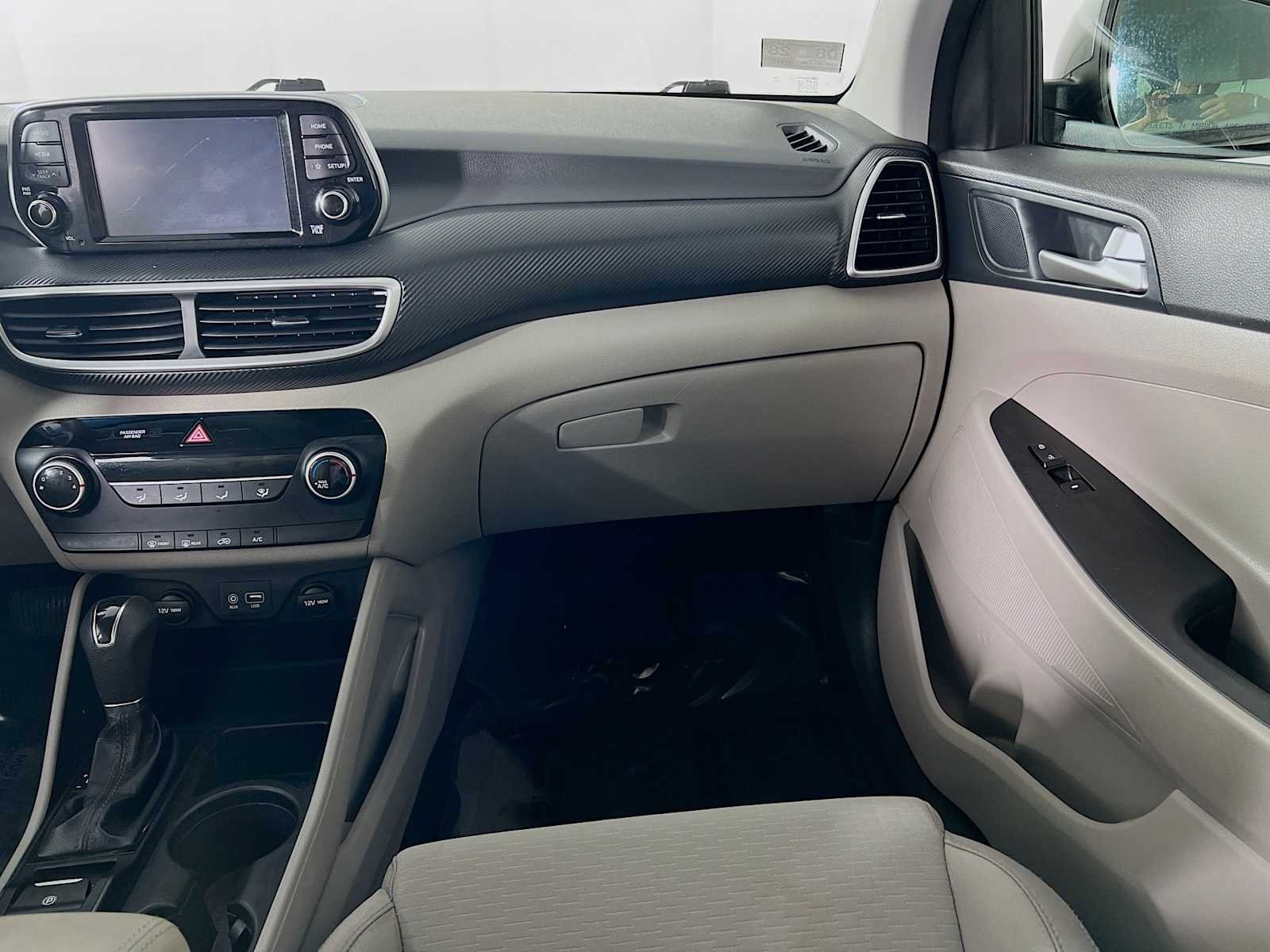 Used 2020 Stellar Silver Hyundai SE image 22