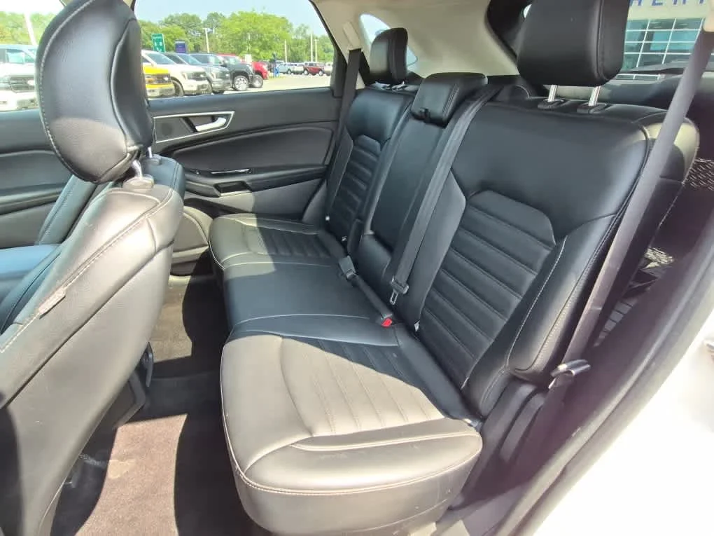 Used 2019 White Platinum Metallic Tri-Coat Ford SEL image 7