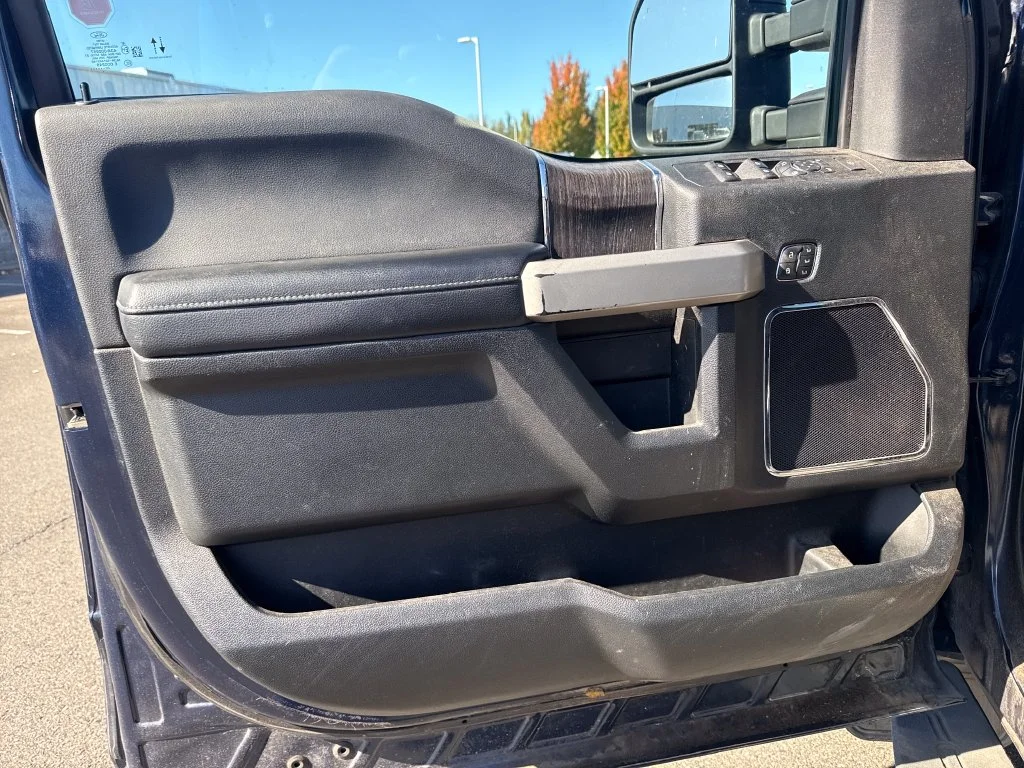 Used 2020 Blue Ford Lariat image 16
