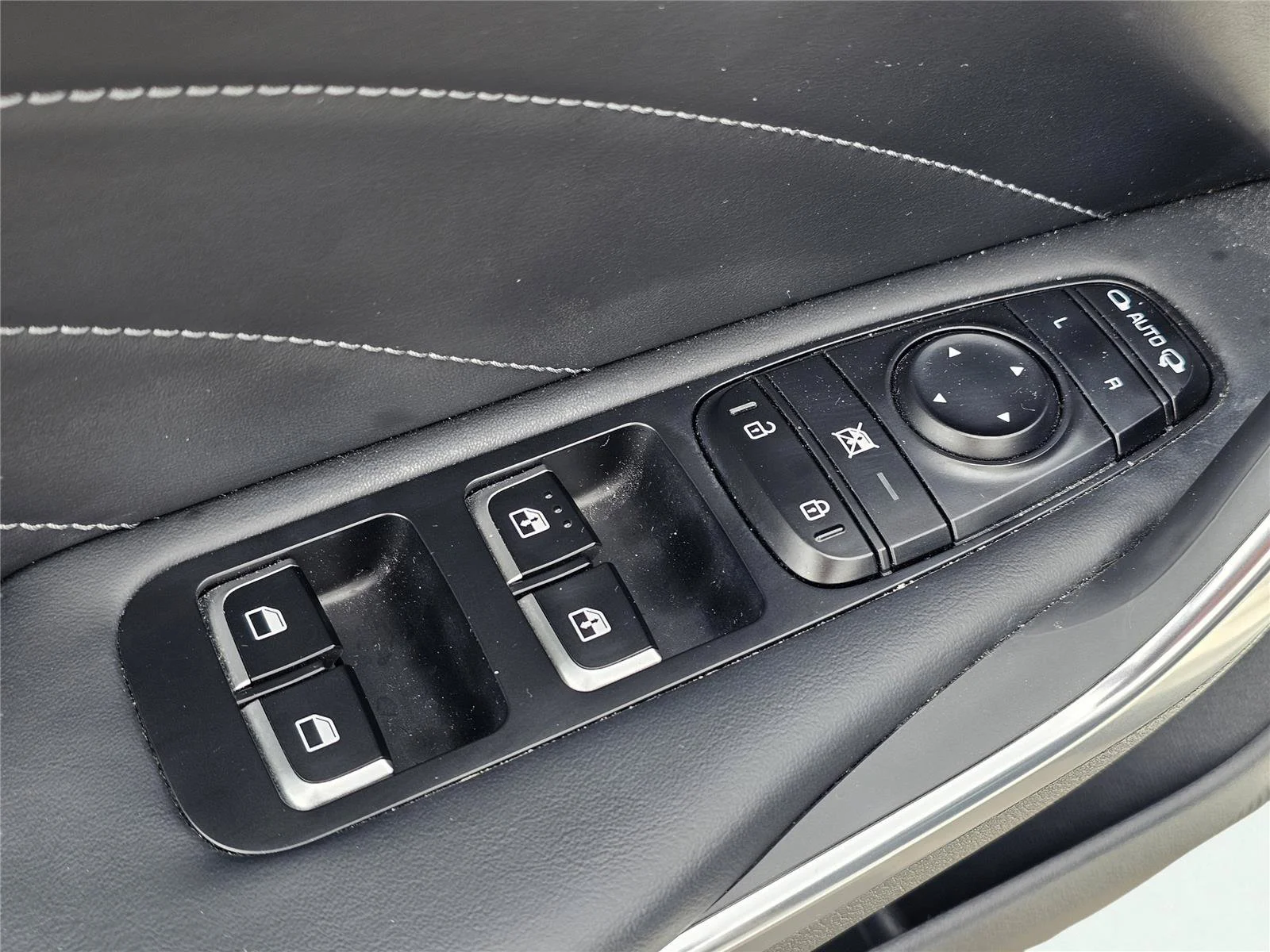 Used 2022 Snow White Pearl Kia GT2 image 16