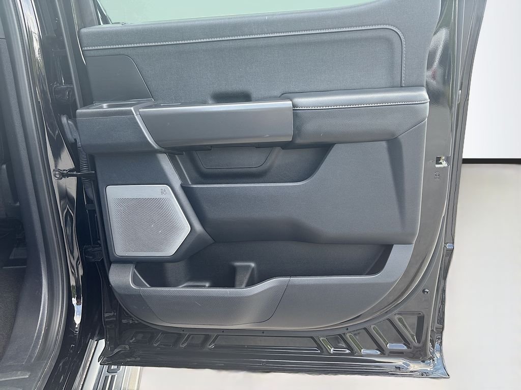 Used 2024  Ford Lariat image 19