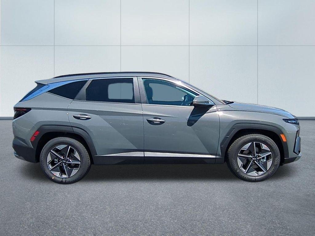 New 2026 Gray Hyundai SEL Premium FWD image 7