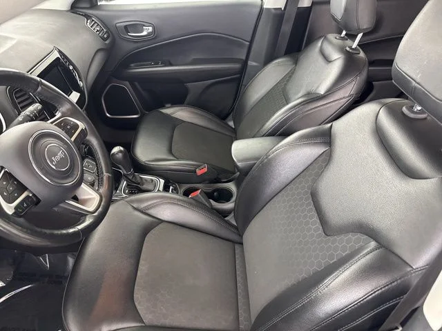 Used 2018 White Jeep Latitude image 20