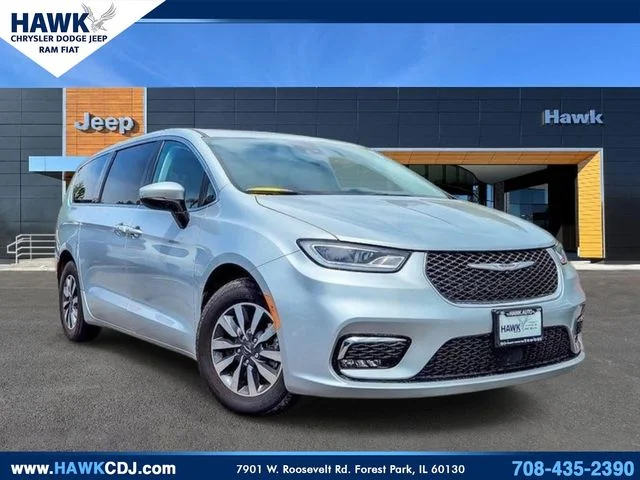 2023 Chrysler Pacifica Hybrid Touring L Hybrid's photo