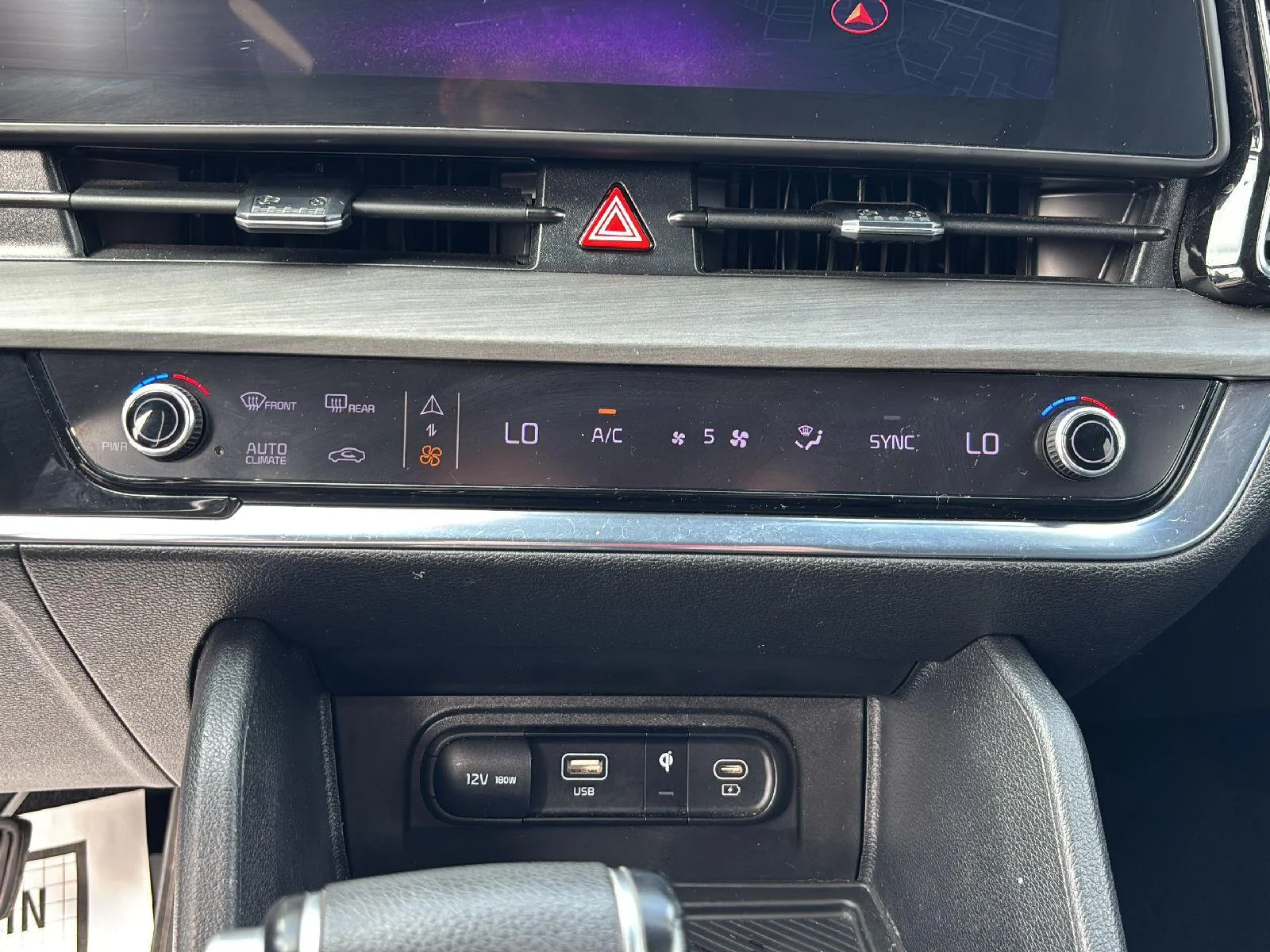 Used 2023  Kia X-Line image 17
