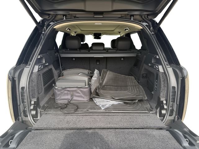 New 2026 Santorini Black Land Rover SE image 18