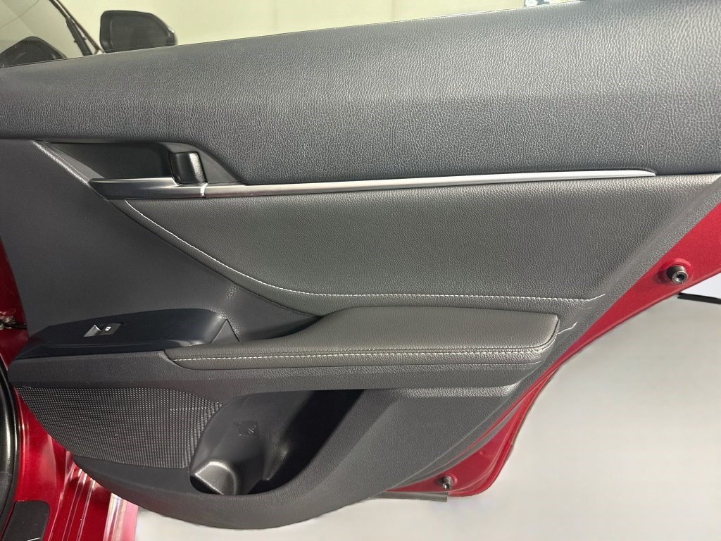 Used 2018 Wind Chill Pearl Toyota XSE V6 image 24