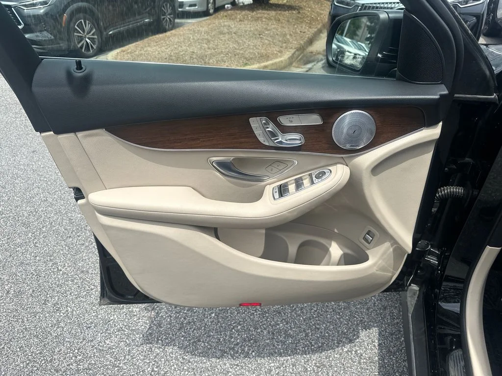 Used 2020  Mercedes-Benz GLC 300 image 10