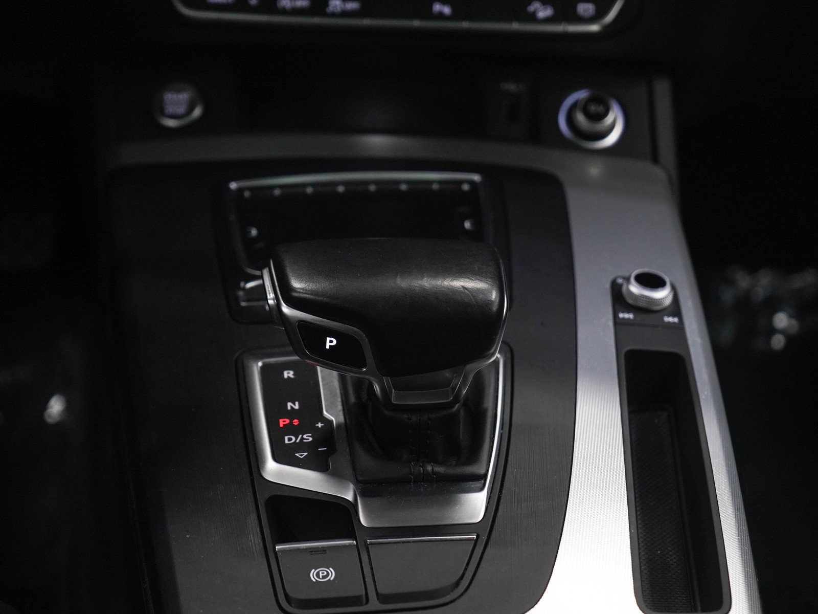 Used 2018 Manhattan Gray Metallic Audi 2.0T image 20